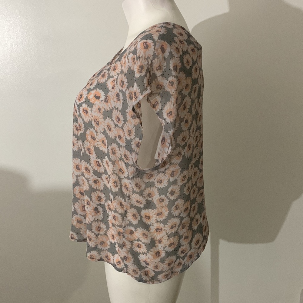 Torrid Blouse - Picture 2 of 3